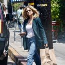 Kyra Sedgwick – Picks up her lunch from All Times restaurant - 454 x 616