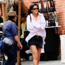 Katie Holmes – Shopping candids on the streets of New York - 454 x 621