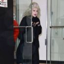 Cyndi Lauper – Exits the Drew Barrymore Show in New York - 454 x 678