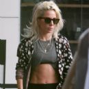 Lady Gaga – Shows off her six-pack while shopping in Malibu - 454 x 620