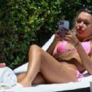 Sarah Snyder – In a bikini in Miami - 454 x 303