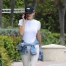 Bethenny Frankel – Goes for a stroll in Miami Beach - 454 x 756