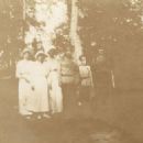 Olga Nikolaevna Romanova, Anastasia Nikolaevna Romanova, Tatiana Nikolaevna Romanova, Nicholas II and Alexei Nikolaevich, 1917T, sarskoe Selo OTA - 454 x 325