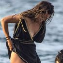 Zuleyka Rivera on holiday in Capri - 454 x 636