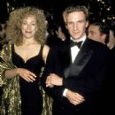 Alex Kingston and Ralph Fiennes - The 66th Annual Academy Awards (1994) - 433 x 612