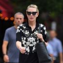 Cate Blanchett – Is seen on a stroll in New York - 454 x 681