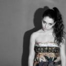 Thelma Fardín - 430 x 285