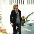 Kirsten Dunst – Spotted while running errands in Los Angeles - 454 x 681