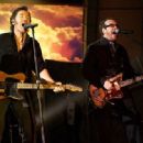 Bruce Springsteen and Elvis Costello - The 45th Annual Grammy Awards (2003) - 454 x 318
