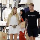 Katie Price AKA Jordan – Shopping with boyfriend Carl Woods in Phuket - 454 x 414