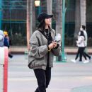 Jessica Alba &#8211; Spotted at Disneyland in Anaheim
