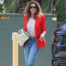 Cindy Crawford – Steps out for a business meeting in Malibu - 454 x 681