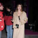 Olivia Jade Giannulli – Seen with fans at a YSL pop-up event in New York - 454 x 681