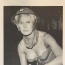 Veronica Carlson - New Screen News Magazine Pictorial [Singapore] (September 1967) - 379 x 527