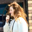 Grace Gummer – Makeup free while out for lunch in Los Angeles - 454 x 636