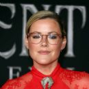 Kathleen Robertson – ‘Maleficent: Mistress of Evil’ Premiere in Los Angeles - 454 x 632