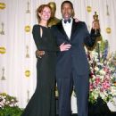 Denzel Washington and Julia Roberts - The 74th Annual Academy Awards (2002) - 454 x 585