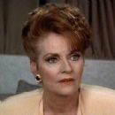 Lee Meriwether- as Leslie Hunter - 320 x 240