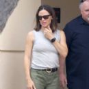 Jennifer Garner – Wears chic tank top while out in Brentwood