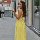 Jess Impiazzi – Out for a stroll in a yellow dress - 454 x 658