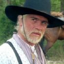 Lonesome Dove - Tommy Lee Jones - 400 x 297