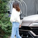 Kendall Jenner – Look casual while arriving at the Bel Air Hotel in Los Angeles