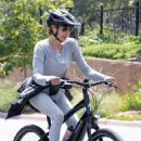 Lauren Silverman – Gets bike ride through Malibu - 454 x 681