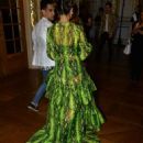 Araya Hargate – Wear green dress at Giambattista Valli Haute Couture - 454 x 681