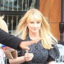 Melissa Rauch – Leaves an event in Hollywood - 454 x 681
