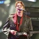 Brit Awards 1999 - David Bowie - 454 x 299