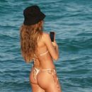 Cassie Amato shows off her bikini body in Miami - 454 x 640