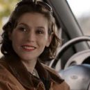 Yael Stone - 454 x 255