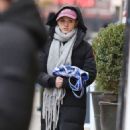 Natalia Dyer – Braves the cold while stopping at a smoke shop in Manhattan - 454 x 754