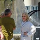 Chiara Mastroianni – With Catherine Deneuve filming ‘O Sole Mio’ - 454 x 636