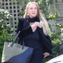 Elizabeth Berkley – Seen with friends at San Vicente Bungalows in West Hollywood - 454 x 681