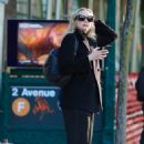 Gwendoline Christie – Seen after grocery shopping in New York - 454 x 742