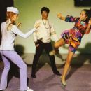 Bruce Lee supervises Sharon Tate and Nancy Kwan - 444 x 417