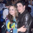 Mena Suvari and Jason Biggs - The 2000 MTV Movie Awards - 415 x 612