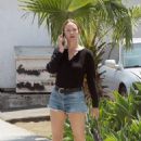 Amber Valletta – With Shalom Harlow Out to lunch in Los Angeles - 454 x 682