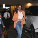 Cindy Crawford – Looks casual at Lucky’s Restaurant in Malibu