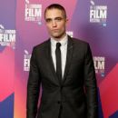 Robert Pattinson :  