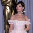 Margot Kidder - The 55th Annual Academy Awards (1983) - 454 x 596