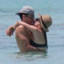 Aurora Ramazzotti – Seen on the beach in Formentera - 454 x 348