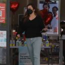 Tiffani Thiessen – Spotted at CVS Pharmacy in Los Angeles - 454 x 588