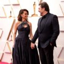 Penélope Cruz and Javier Bardem - The 94th Annual Academy Awards (2022) - 419 x 612