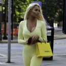 Shannen Reilly McGrath in Yellow Gym Clothes in Manchester City - 454 x 839