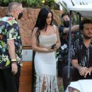 Katy Perry – In a white skirt and crop top filming ‘American Idol’ in Maui - 454 x 681