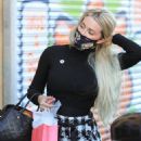 Holly Madison – Wear houndstooth skirt while shopping in West Hollywoo - 454 x 681