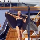 Sarah Murdoch – In swimsuit on a holiday in St. Tropez - 454 x 681