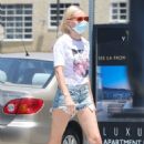 Kate Bosworth in Denim Shorts – Picking up lunch in Los Angeles